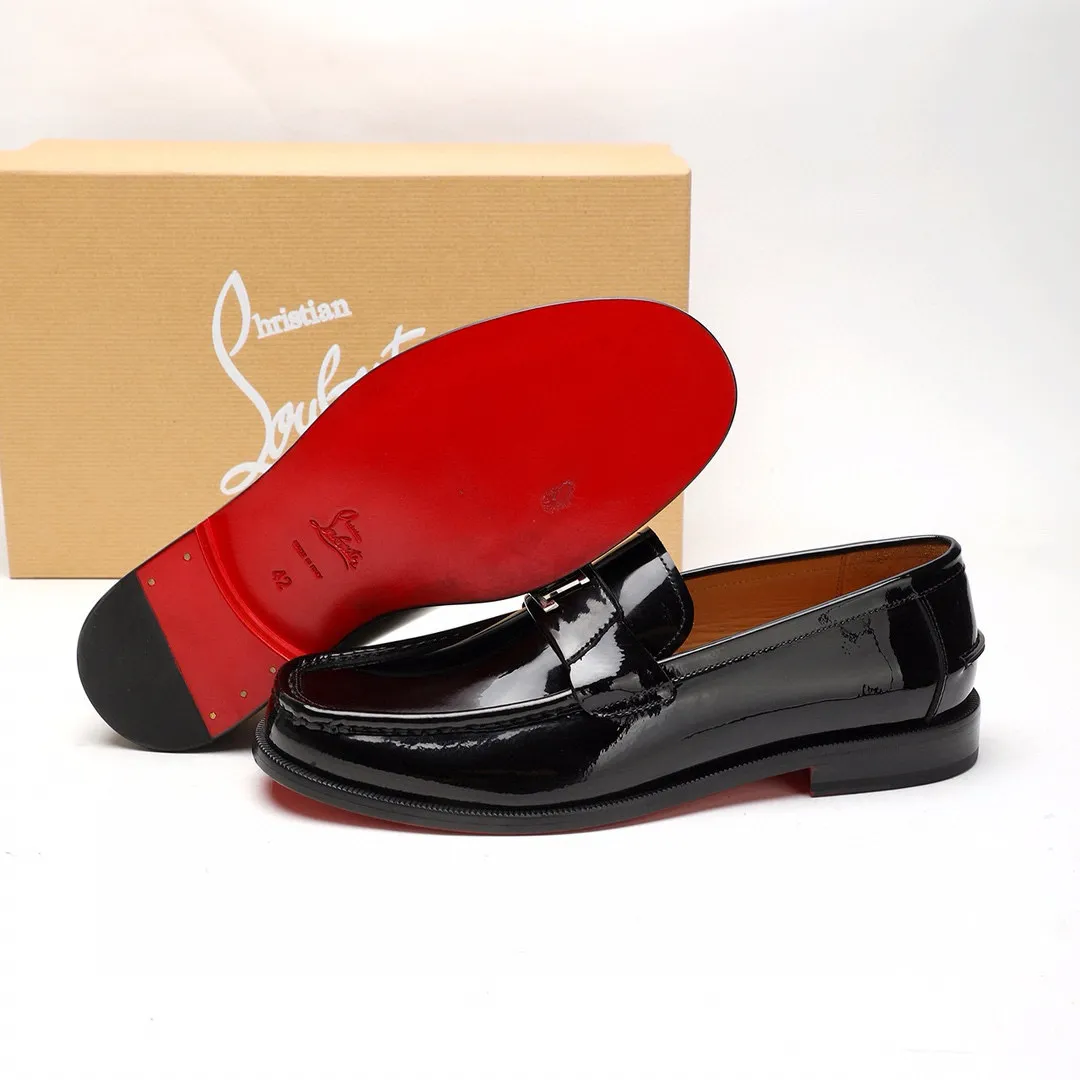 Batch 1,080 yuan 💰••New real shots••CL～High-end men’s 👔casual•loafers with red soles! ••🆑Genuine and top-quality goods from original orders ••✅💯 Purchase goods from top-quality original orders! Original imported patterned cowhide ➕Imported cowhide lining ➕Cowhide feet ➕Original leather outsole~🉑️Feel free to compare the authentic ones! Size: 38-44 (45.46.47 can be customized)